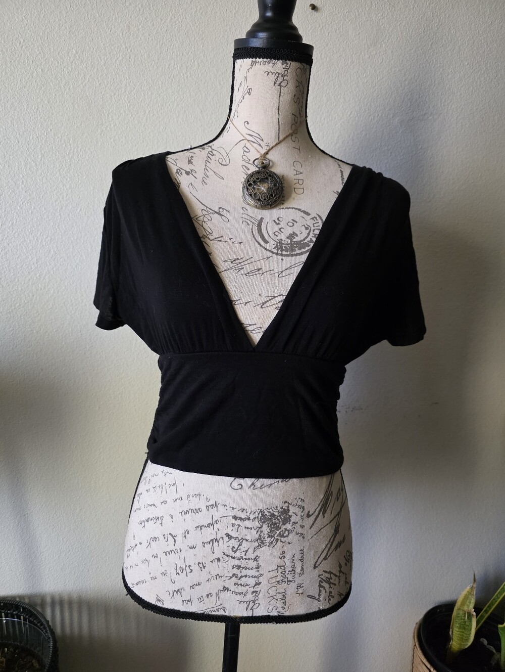 EARTHBOUND Black Deep V Crop Top - Small